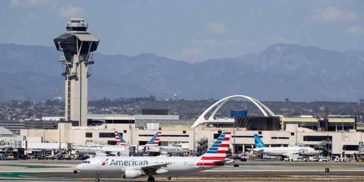 Cierre del Gobierno de EE.UU obliga a cancelar miles de vuelos por la falta de personal