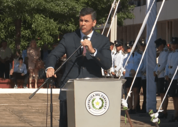 Peña exhorta a nuevos oficiales de la Policía a honrar el uniforme