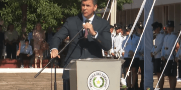 Peña exhorta a nuevos oficiales de la Policía a honrar el uniforme