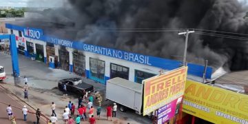 Incendio de gran proporción destruye un local comercial en Saltos del Guairá