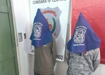 Caen dos colombianos presuntos usureros en MRA; uno de ellos intentó sobornar a un policía