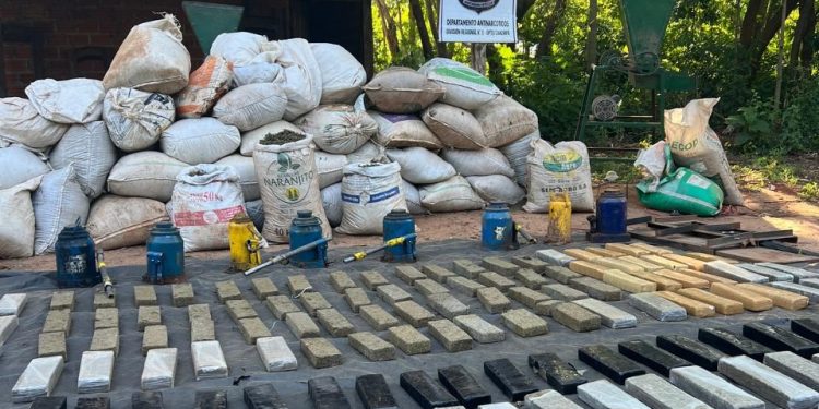 Antinarcóticos de la Policía decomisan más de 1.900 kg de marihuana en Caazapá