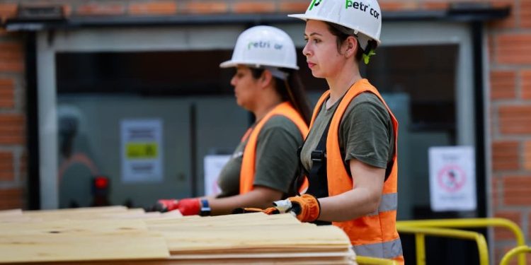 Mercado laboral: 146.000 nuevos ocupados y baja la informalidad en el tercer trimestre 2025