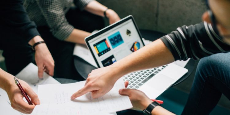 Pasar del mundo papel al electrónico; decisivo para consolidar un entorno económico más seguro