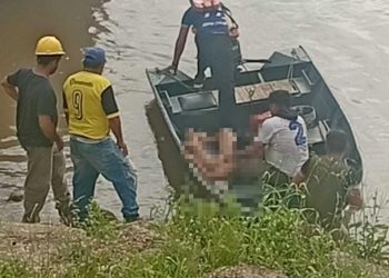 Rescate de un hombre en aguas del río Paraguay