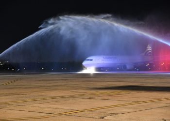 Vuelo cancelado tras agresión de un pasajero a tripulante y un policía