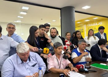 Huelga de choferes se mantiene