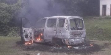 Asalto a estación de servicio y hallazgo de vehículo incendiado