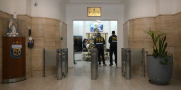 Allanan sedes de la AFA y de varios clubes por financiera relacionada con «Chiqui» Tapia