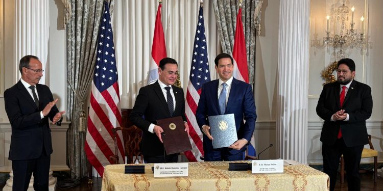 Paraguay y Estados Unidos firman acuerdo de cooperación militar y de seguridad