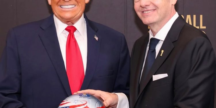 Líderes como Trump o Fantino apreciaron las creaciones de artista paraguaya