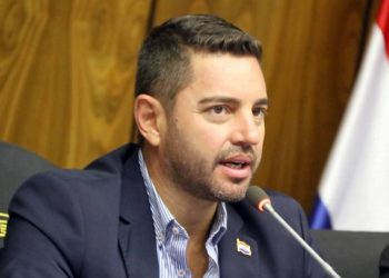 Pedro Alliana señala que buscarán lograr un acuerdo con choferes de buses para evitar huelga