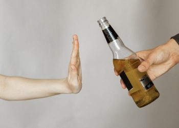 Imputan a dos mujeres por suministrar bebidas alcohólicas a un niño de 8 años