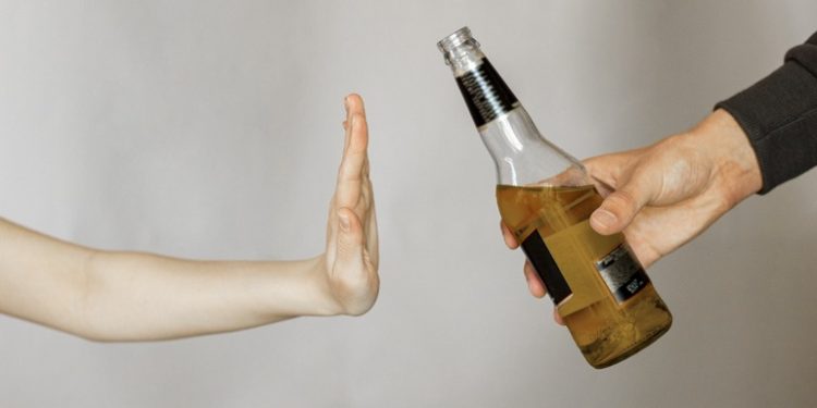 Imputan a dos mujeres por suministrar bebidas alcohólicas a un niño de 8 años