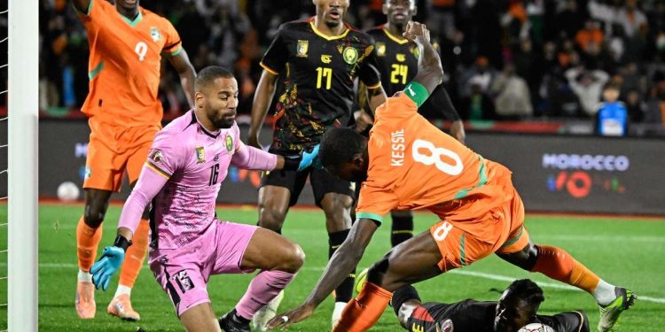 Costa de Marfil y Camerún empatan en la Copa Africana mientras Zidane observa a Argelia avanzar