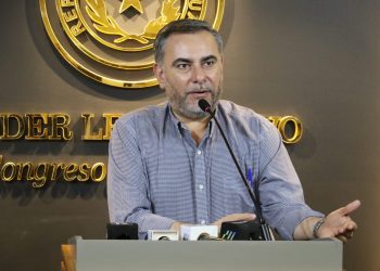 Senaduría vitalicia: «estimo que HC quiere venir a poner orden en su tropa»