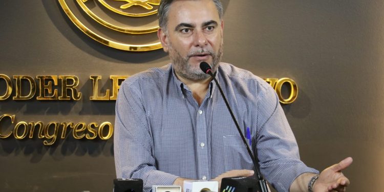 Senaduría vitalicia: «estimo que HC quiere venir a poner orden en su tropa»