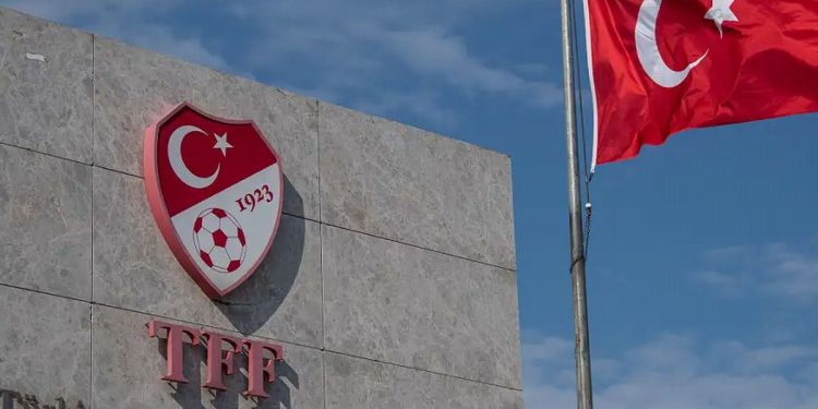 Dos futbolistas de la 1ra y tres presidentes de la 2da división detenidos por hacer apuestas en el futbol de Turquía