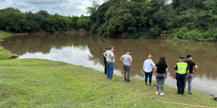 Indagan nueva mortandad de peces que encendió las alarmas en Itapé