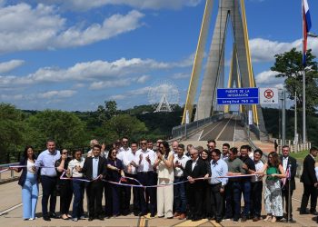 Santiago Peña augura más empleo y turismo con la habilitación del puente de la Integración
