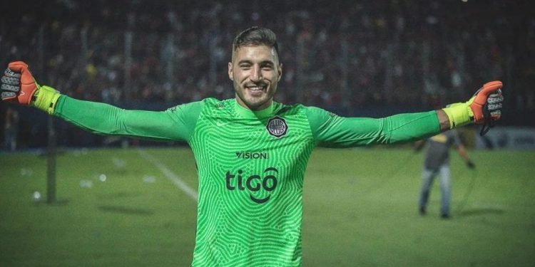 El Número 1 pide por Olveira para la Albirroja