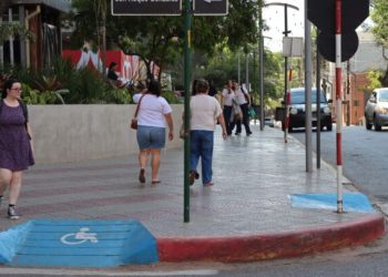 Explican que hay una clase media que ante un mínimo shock ya puede caer en la pobreza