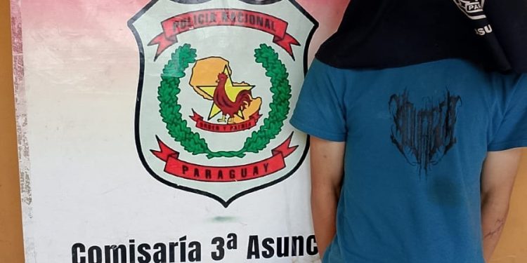 Detienen a un adolescente e incautan 38 iPhones