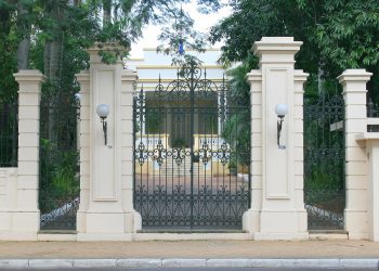 Insisten en lista de visitantes de Peña en Mburuvichá Róga luego de reunión sospechosa con Ministros de la Corte