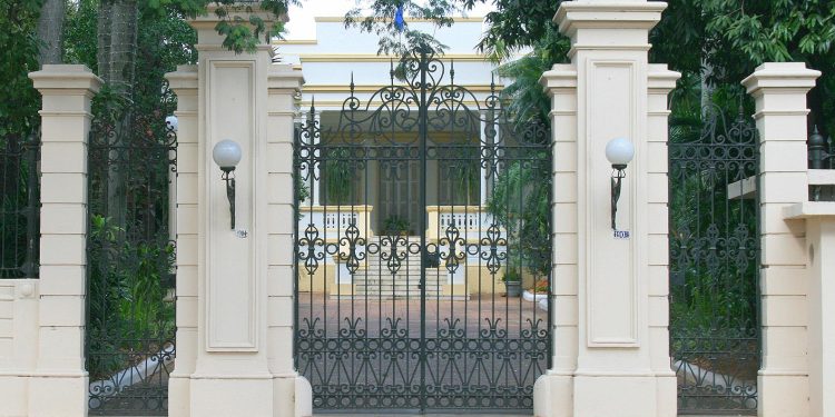 Insisten en lista de visitantes de Peña en Mburuvichá Róga luego de reunión sospechosa con Ministros de la Corte