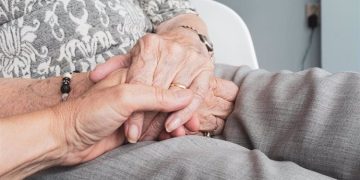 Entre 2023 y 2025 hubo 1.944 denuncias por violación del deber de cuidado de ancianos
