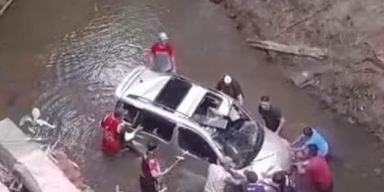 Una de las víctimas del colapso de un puente falleció