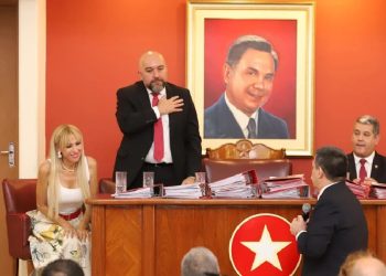 Molesto con la conducción, Orlando Arévalo renuncia a Honor Colorado