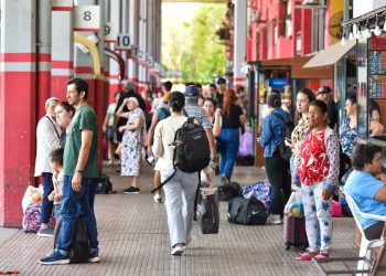 Masiva movilización de pasajeros en la Estación de Buses