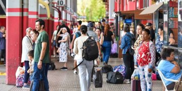 Masiva movilización de pasajeros en la Estación de Buses