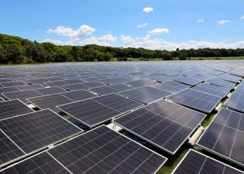 Planta Solar Flotante ya genera energía eléctrica de manera continua