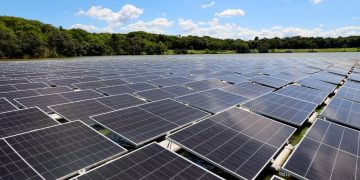 Planta Solar Flotante ya genera energía eléctrica de manera continua