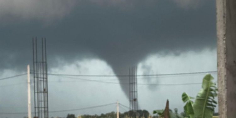 Fenómeno con características de tornado causó destrozos en el Este