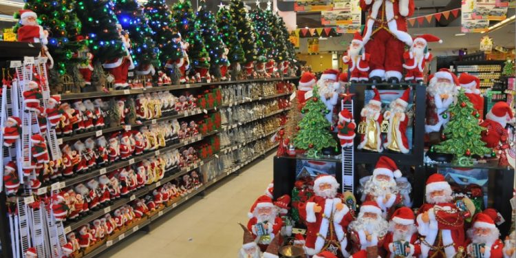 Qué compran los paraguayos en fin de año: alimentos, bebidas y canastas navideñas lideran las ventas