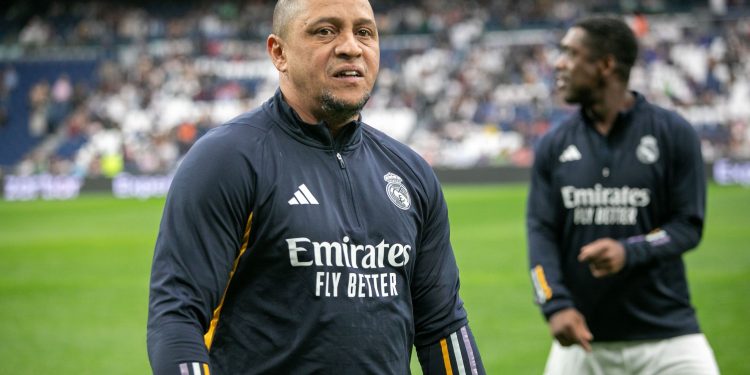 Roberto Carlos, hospitalizado en Brasil
