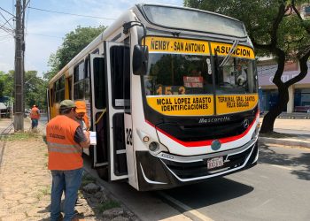 Choferes de buses llaman a huelga por estar en contra de que el transporte sea imprescindible