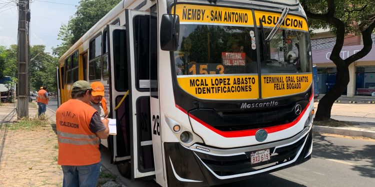 Choferes de buses llaman a huelga por estar en contra de que el transporte sea imprescindible