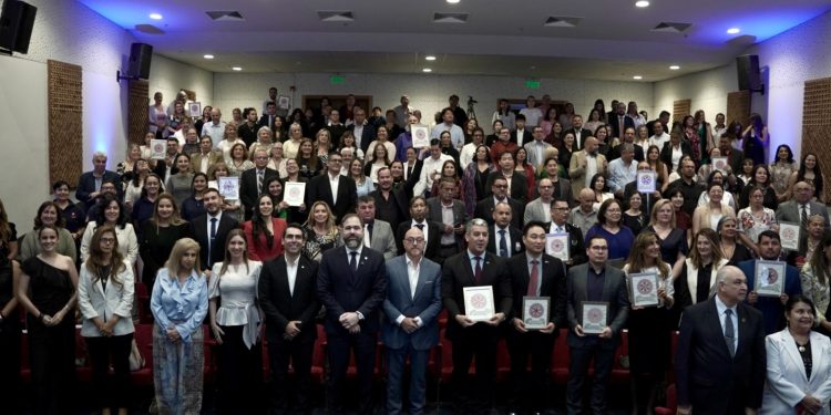 Distinguen a más de 30 aliados que inspiran por su labor de reinserción social en Paraguay