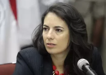 Ministro de Economía critica a Claudia Centurión por «pésima gestión» al pagar a las vialeras