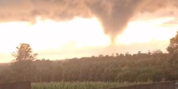 Confirman que tornado tocó suelo paraguayo: «en realidad fueron dos o tres»
