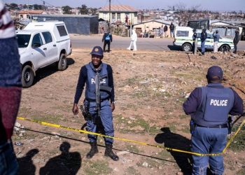 Diez muertos y diez heridos en un tiroteo en las afueras de Johannesburgo