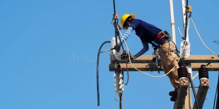 Hombre muere electrocutado en Concepción