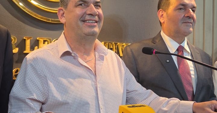 Hugo Velázquez irá por la presidencia de la ANR y critica a Cartes