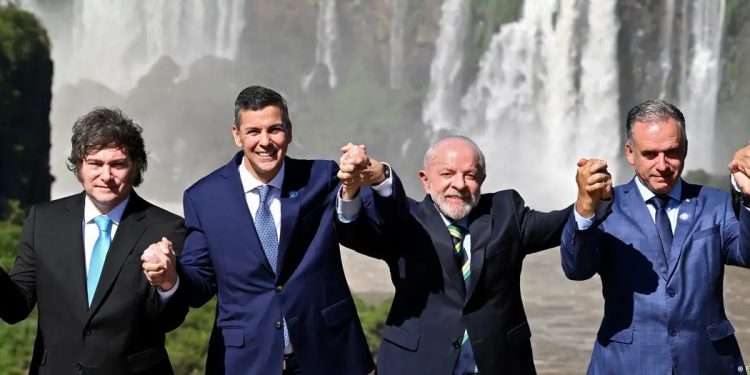 Seis países piden restablecer orden democrático en Venezuela