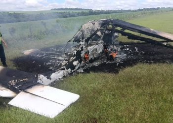 Hallaron una avioneta siniestrada en Santa Rita y se presume que los mismos ocupantes la quemaron