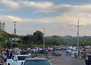 Caravana y petardos en el adiós a presunto narco abatido